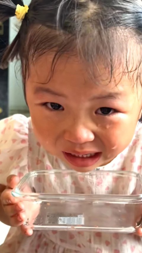 Too Engrossed in Watching TV to Ignore Meal Calls, Child Punished by Father Filling Bowl with Tears Until Full