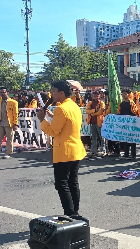 Pengakuan Mahasiswa UNM yang Didorong Dosen Gara-Gara Protes Kebijakan Kampus