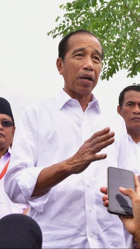 Jokowi Blusukan ke Pasar Sentral Kotabumi Lampung Utara, Jadi Rebutan Warga Berfoto