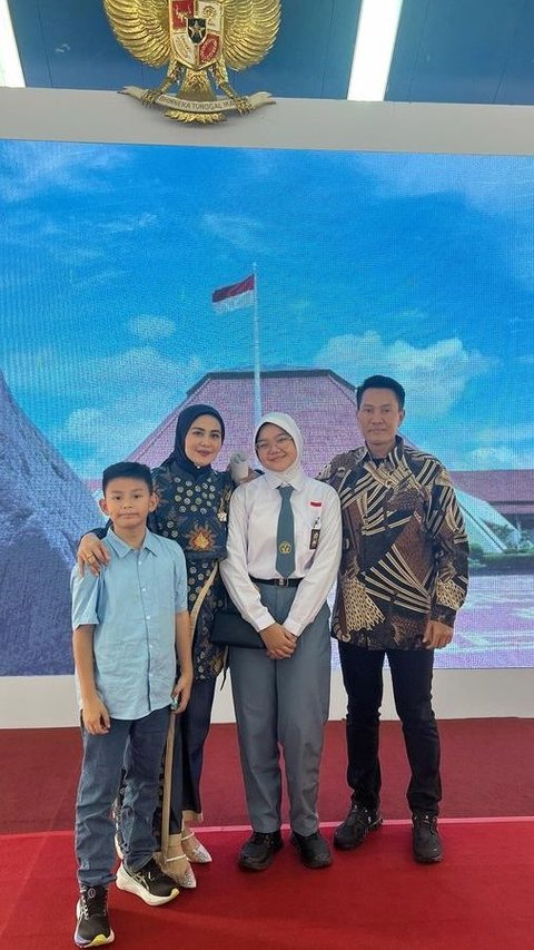 Foto-foto Juliana Moechtar saat Mengantar Sang Anak Sekolah di Taruna Nusantara, Ikut Jejak Sang Ayah di Militer?