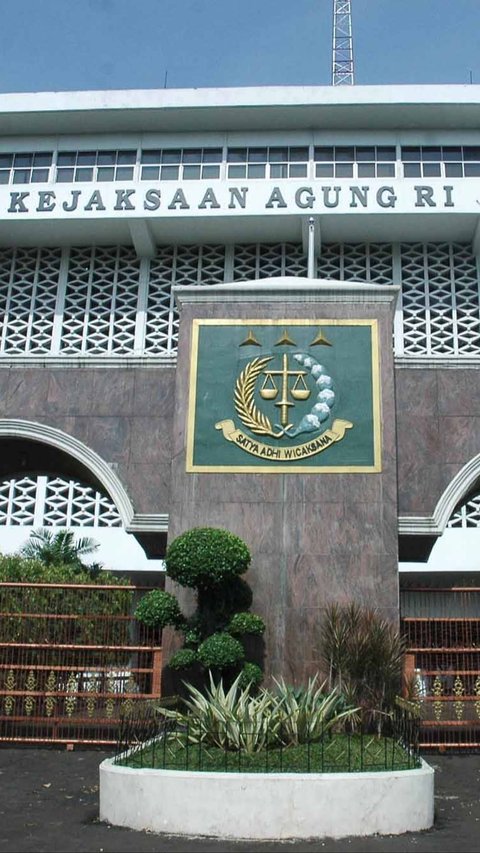 Kejagung Limpahkan Tiga Tersangka Korupsi Timah ke Kejari Jaksel