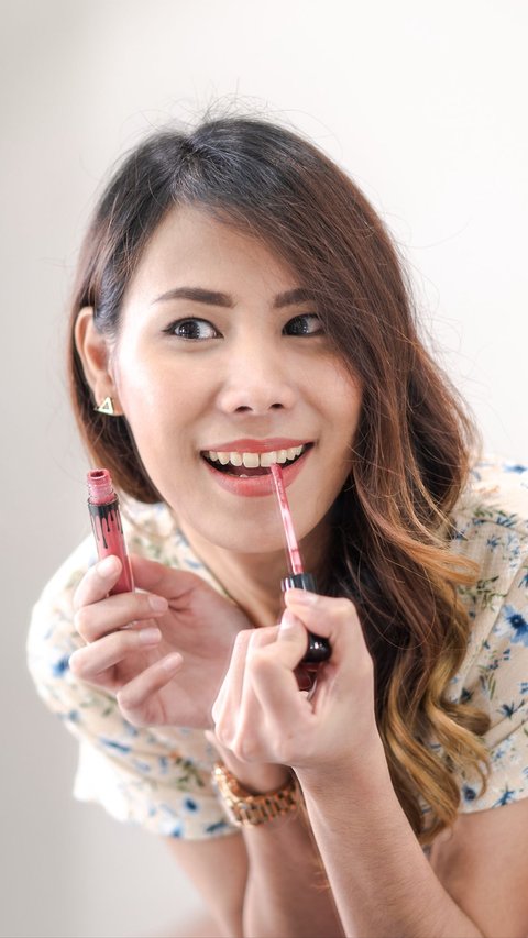 This is How to Use Nude Lipstick for Attractive Lip Appearance