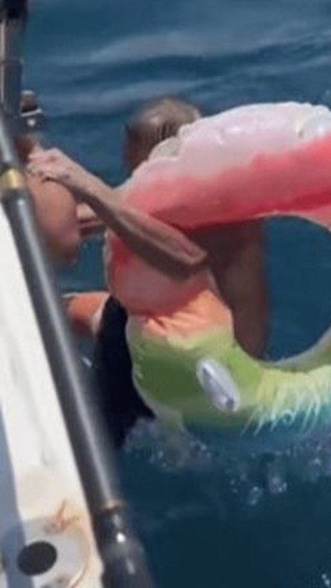 Fell Asleep While Relaxing, 58-Year-Old Man Drifted to the Open Sea with Colorful Floaties