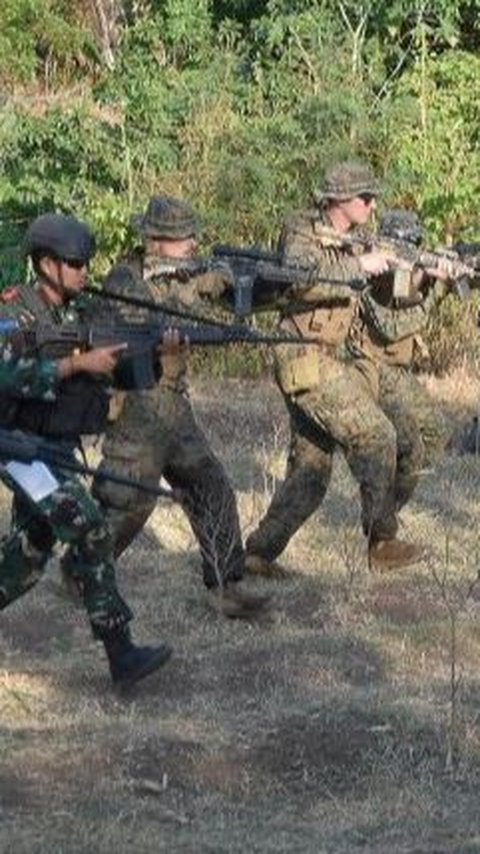 Latihan Bersama Marinir Indonesia dan AS di Situbondo