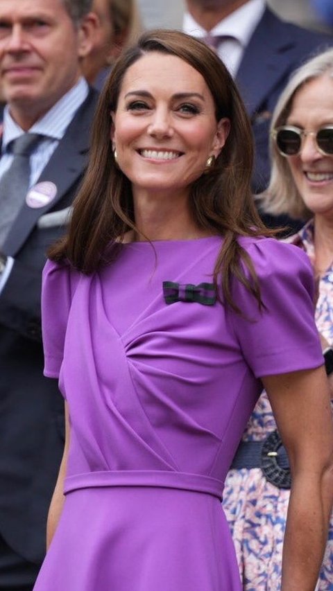 Portrait of Kate Middleton Wrapped in Enchanting Purple Attire During Wimbledon Final, Looking Fresh in the Midst of Cancer Treatment