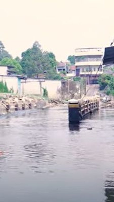 CEK LOKASI: Nasib Rumah-Rumah Kosong 'Kampung Mati' Depok Terisolir Banjir