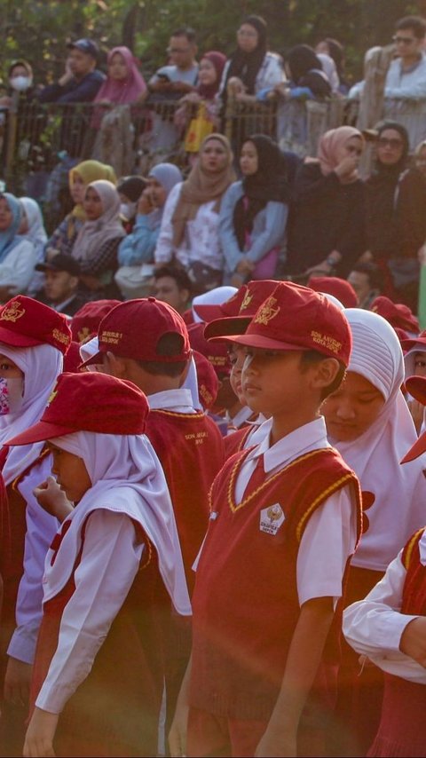 FOTO: Antusiasme Murid Kelas 1 SD Jawa Barat di Hari Pertama Masuk Sekolah