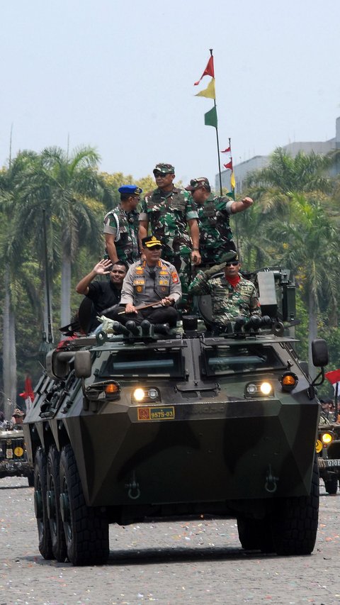 TNI Usulkan Prajurit Terlibat Bisnis?