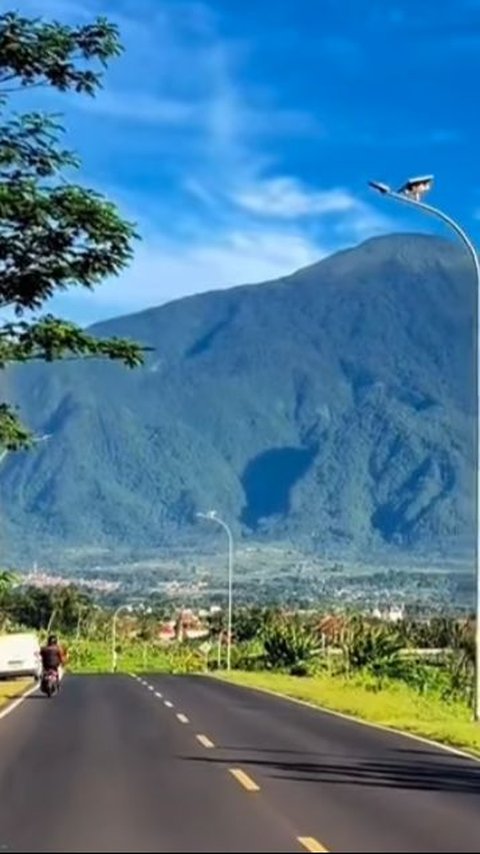 Pesona Jalur Jalbar di Kuningan, Bak Lukisan dengan Pemandangan Gunung Ciremai yang Megah