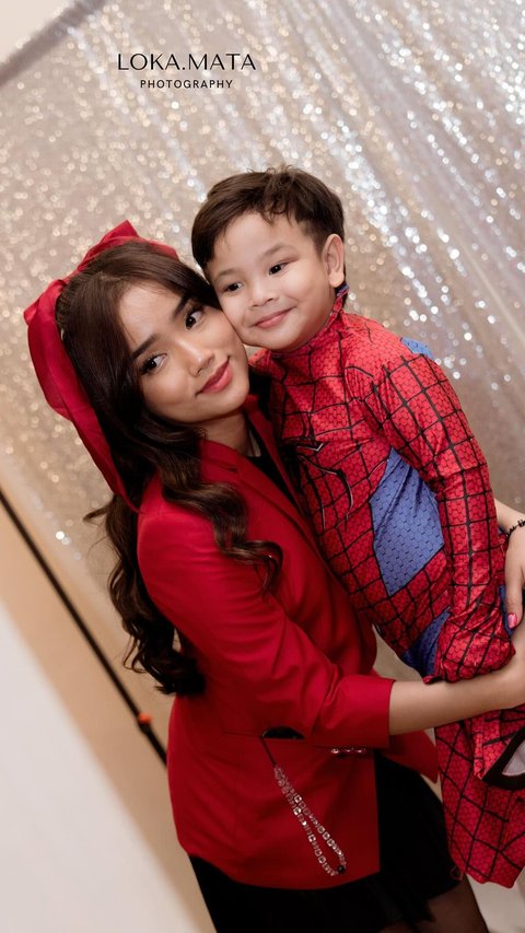 9 Momen Keseruan di Ulang Tahun Gala Sky ke-4, Tampil dengan Kostum Spider Man