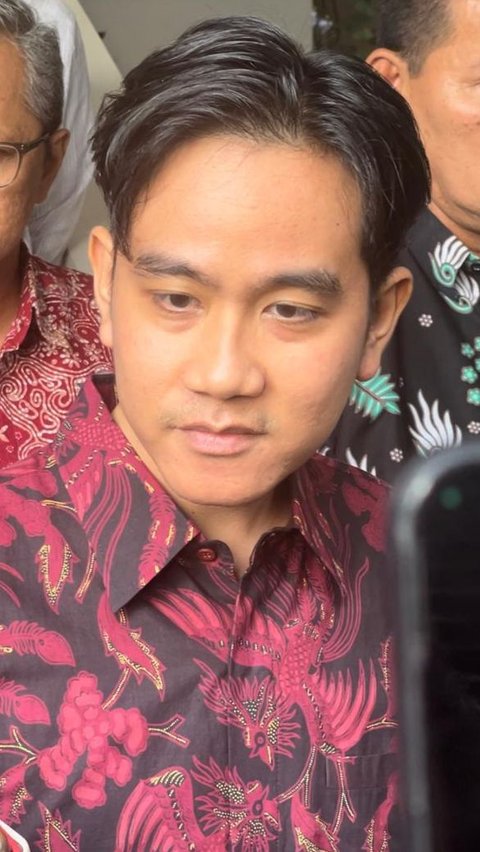 Gibran Serahkan Surat Pengunduran Diri sebagai Wali Kota ke DPRD Solo