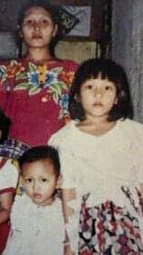 Kini jadi Seorang Ibu, Via Vallen Unggah Foto Masa Kecil Hingga Tulis Pesan yag Bikin Terenyuh