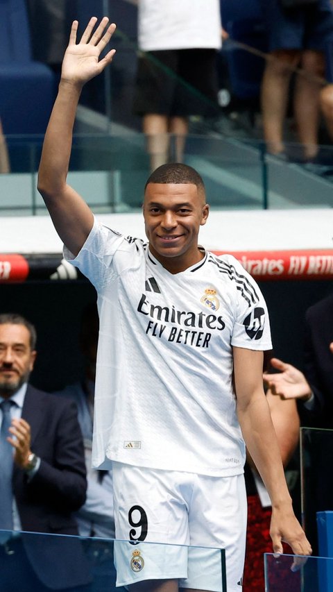 FOTO: Momen Kylian Mbappe Resmi Diperkenalkan Real Madrid, Segini Besaran Gajinya