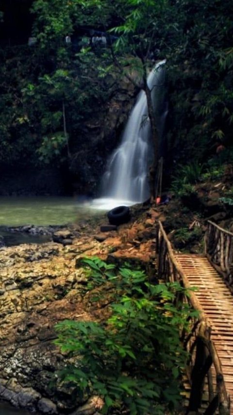 Merasakan Keunikan Curug Ciangin Subang, Bisa Uji Adrenalin Melompat dari Ketinggian 7 Meter