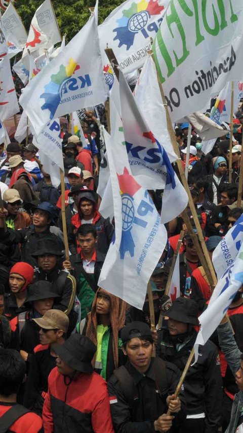 Buruh Demo Lagi di Kawasan Patung Kuda Desak UU Ciptaker Dicabut, Ribuan Personel Gabungan Siaga