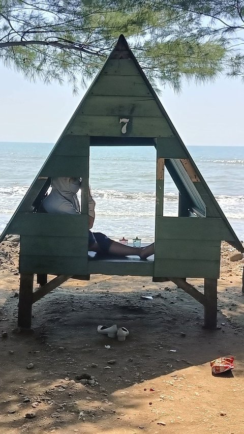 Viral Sejoli Mesum di Pantai Sigandu, Satpol PP Batang Larang Gazebo Tertutup