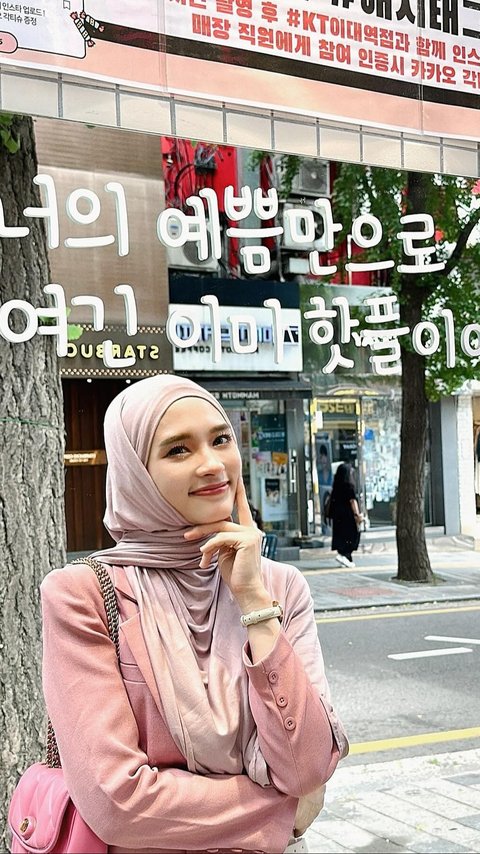 8 Momen Keseruan Inara Rusli Jalan-jalan di Korea Selatan, Netizen 'Cantiknya Sudah Seperti Orang Korea Gak Perlu Oplas'