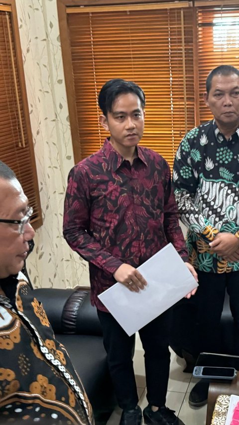 VIDEO: Depan DPRD Surakarta, Gibran Blak-blakan Alasan Baru Mundur Sebagai Wali Kota