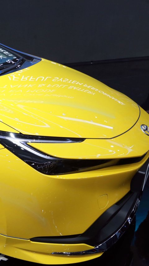 Portrait of the Latest Toyota Hybrid Car at GIIAS 2024, with a Design Resembling a Hammerhead Shark