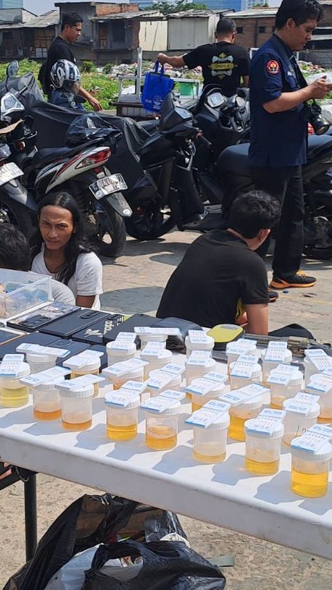 Kampung Boncos Jakbar Kembali Digerebek, 42 dari 46 Orang yang Diamankan Positif Narkoba