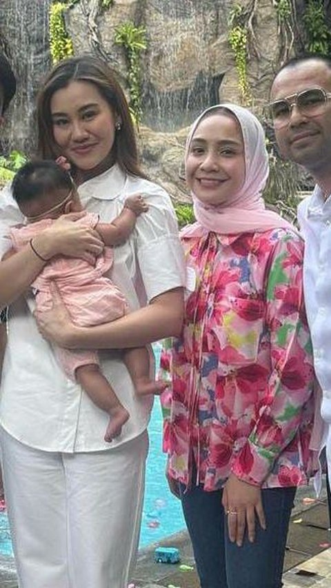 Potret Aaliyah Massaid Gendong Baby Lily, Ngaku Ingin Segera Miliki Momongan Usai Menikah dengan Thariq Halilintar