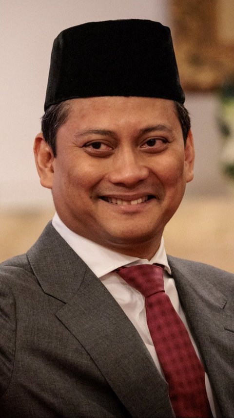 FOTO: Senyum Thomas Djiwandono Keponakan Prabowo Saat Dilantik Jokowi Jadi Wakil Menteri Keuangan