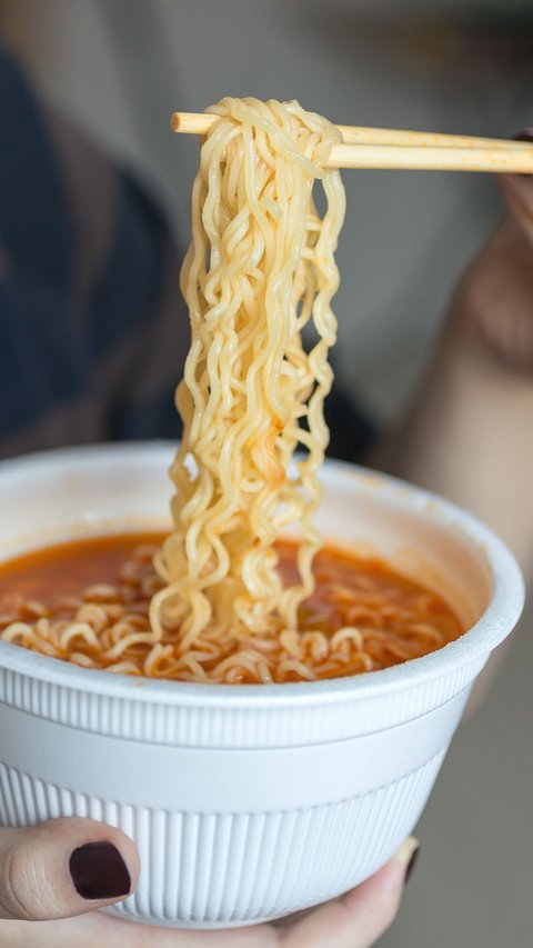 Guests Disappointed to See Instant Noodle Dishes Served at Wedding Reception