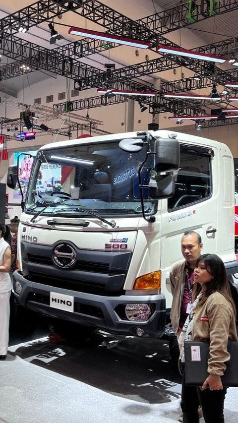 Hino Motors Luncurkan Dua Truk Baru di GIIAS 2024