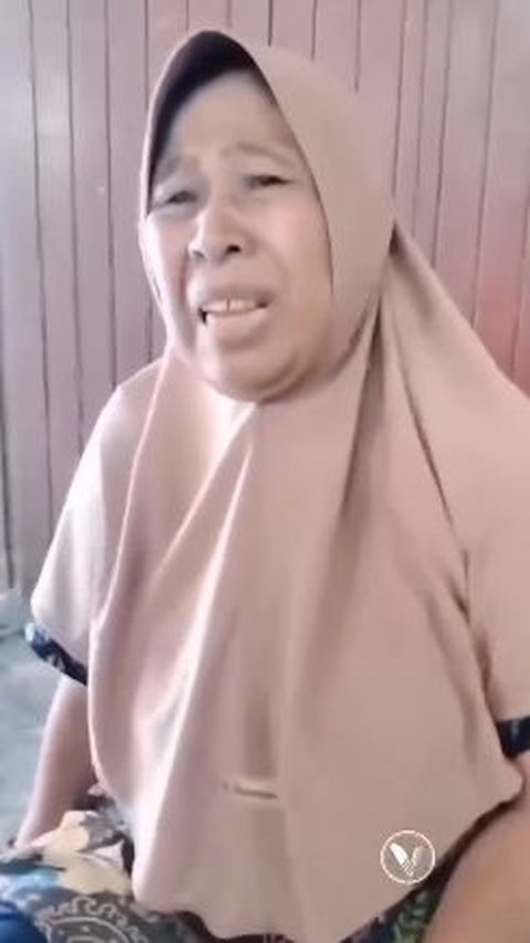 Momen Emak-emak Hampir Kena Penipuan Rp1 Juta, Nangis Sesenggukan Diselamatkan Karyawan Counter Pulsa