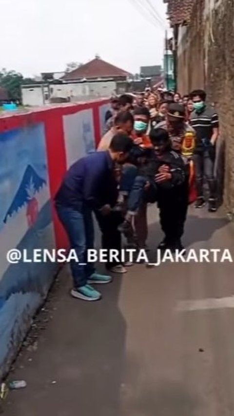 Kocak, Polisi Sudah Bawa Kantong Jenazah, Driver Ojol Dikira Meninggal Ternyata Tidur Nyenyak Kelelahan