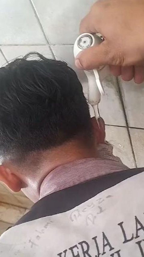 Really Bad! Want to Take Wudhu Water, This Student's Ear Leaf Instead Becomes a Tokay Swing, Bitten Until It's Hard to Release