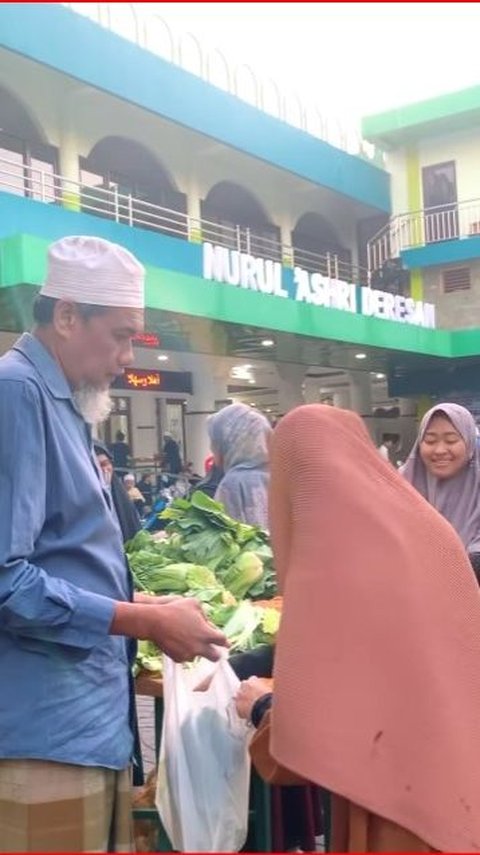 Harga Lagi Anjlok, Masjid di Sleman Ini Borong Sayur dengan Harga Layak untuk Dibagikan ke Warga Sekitar