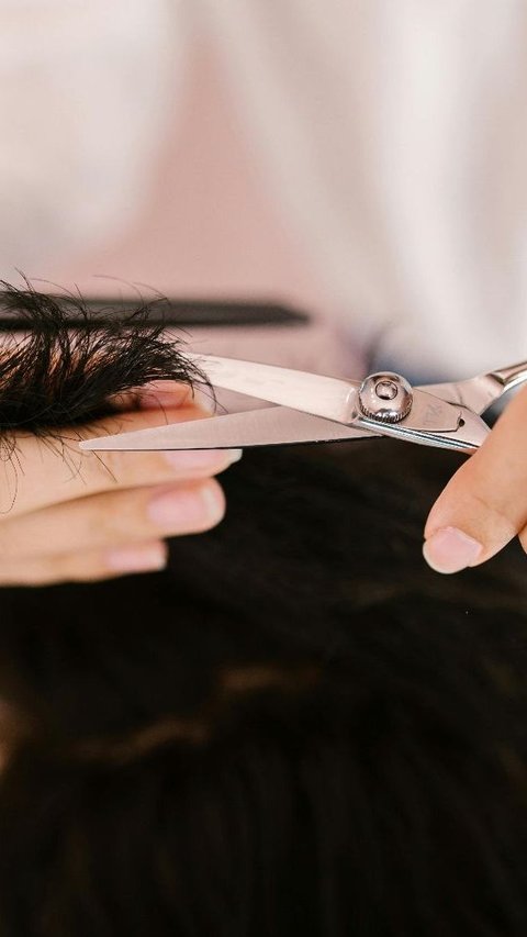Benarkah Memotong Rambut Bisa Membuatnya Tumbuh Lebih Lebat?