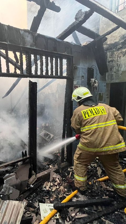 Diduga Ulah ODGJ Bermain Api, 10 Rumah Dinas Jakarta Barat Hangus Terbakar Sebabkan 1 Orang Tewas