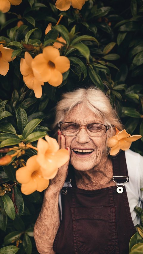 Does Elderly Need Skincare? Here are Some Tips!