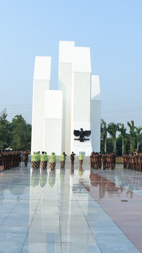 Dalam Rangka HBA ke-64 dan HUT IAD ke-24, Wakil Jaksa Agung Memimpin Upacara Ziarah dan Tabur Bunga di Taman Makam Pahlawan Kalibata