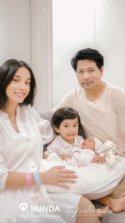 Selamat! Vanessa dan Erick Iskandar Dikaruniai Anak Kedua, Bayinya Menggemaskan Kayak Boneka