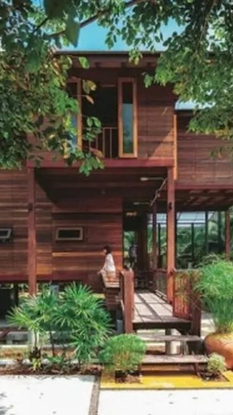 8 Two-Storey Wooden House Design Ideas that are Trending in 2024, Which is Your Favorite?