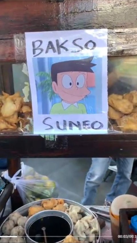 Viral Meatball Seller in Surabaya Resembles Cartoon Character Suneo, Making Netizens Laugh