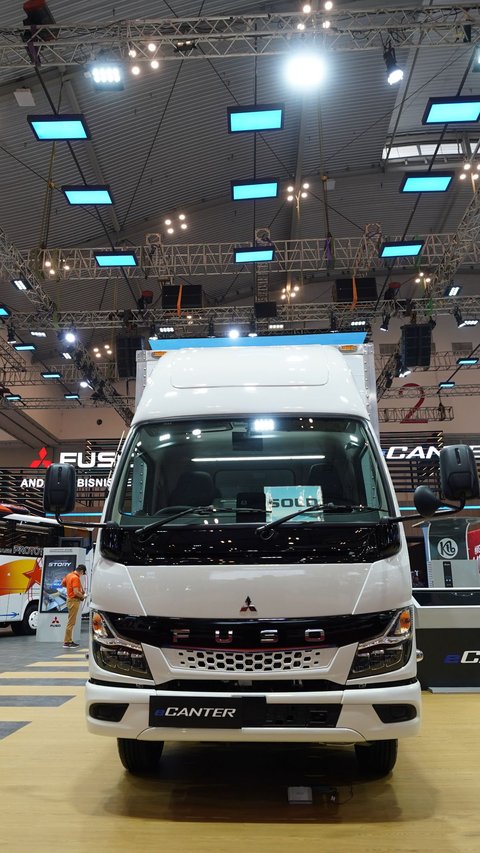 Potret Kecanggihan Truk Mitsubishi Fuso di GIIAS 2024, Ada Truk Listrik Sampai Truk Ramah Perempuan