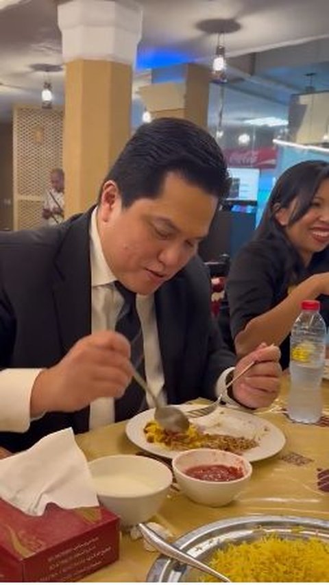 Kulineran di Uni Emirat Arab, Erick Thohir & Basuki Hadimuljono Makan Punggung Kambing 'Nikmat'