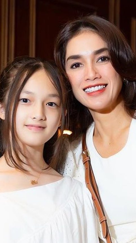 8 Latest Photos of Elea, Daughter of Ussy Sulistawaty & Andhika Pratama, That Are the Center of Attention, Her Looks Like a Korean Idol