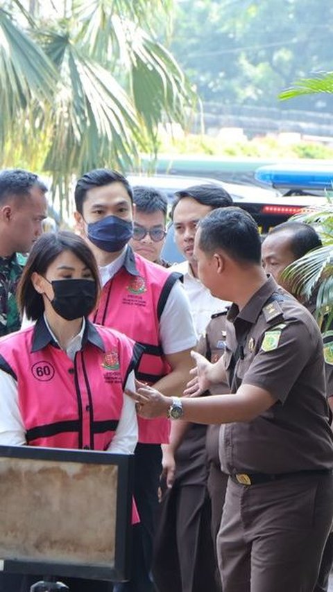 Bikin Warganet Melongo, Ini Sederet Potret Barang Bukti Milik Harvey Moeis dan Helena Lim Saat Dilimpahkan ke Kejari Jaksel