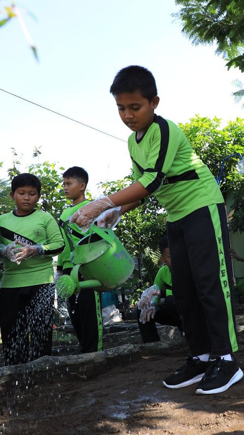 Peringati HAN 2024, BRI Ajak Anak SD Belajar Tanam Hidroponik