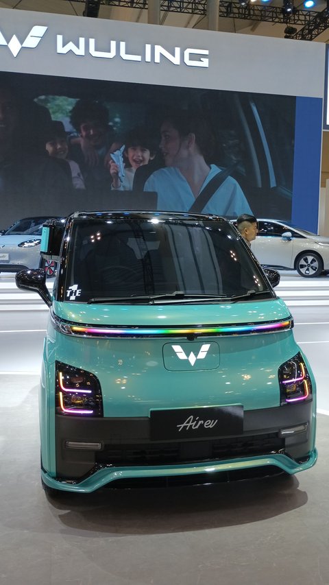 GIIAS 2024 perlihatkan Wuling Air EV dengan penampilan yang berbeda.