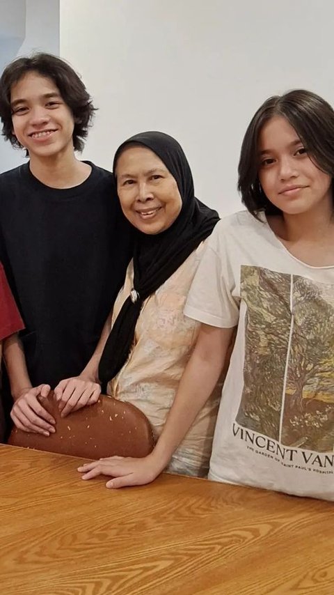 Portrait of Noah Sinclair and the Late Ashraf's Mother Together in Malaysia