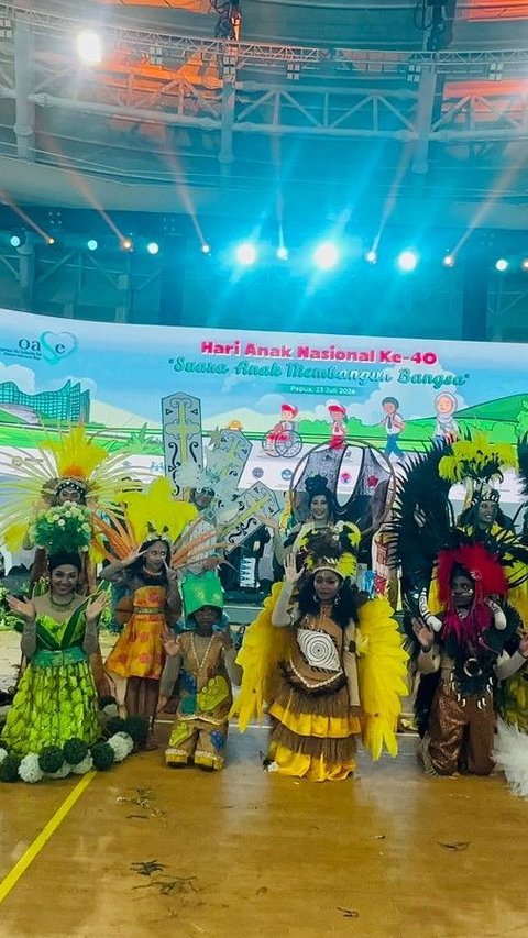 Saat Jokowi Bangga Lihat Fashion Show Karya Desainer PYCH Binaan BIN di Hari Anak Nasional