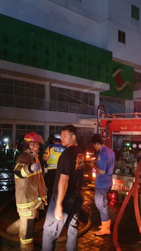RS Citra Arafiq Depok Kebakaran, Nakes hingga Pasien Bawa Infus Panik Berhamburan Keluar