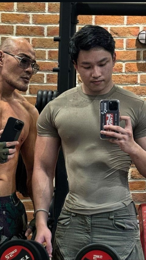 Bakal Kuliah Dengan Ibu Sambung, 8 Foto Azka Corbuzier Diterima di UI Jurusan Psikologi