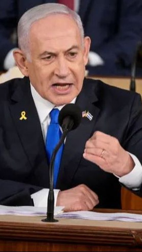 Ini Sosok Anggota Kongres AS yang Tak Ikut Tepuk Tangan Saat Netanyahu Pidato Penuh Kebohongan, Justru Pajang Tulisan 'Penjahat Perang'